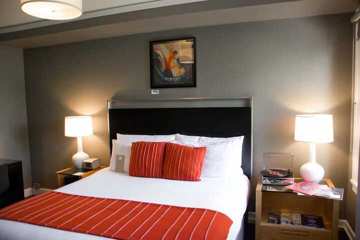 Room 50 of 83