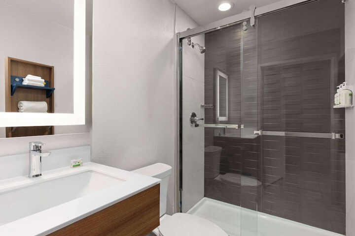 Microtel Inn & Suites by Wyndham Tracy