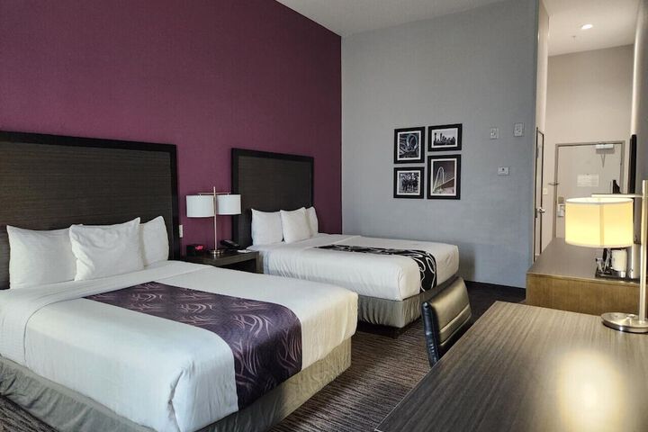 La Quinta Inn & Suites by Wyndham Dallas Grand Prairie North