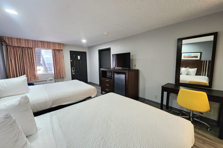Days Inn & Suites by Wyndham Winnie