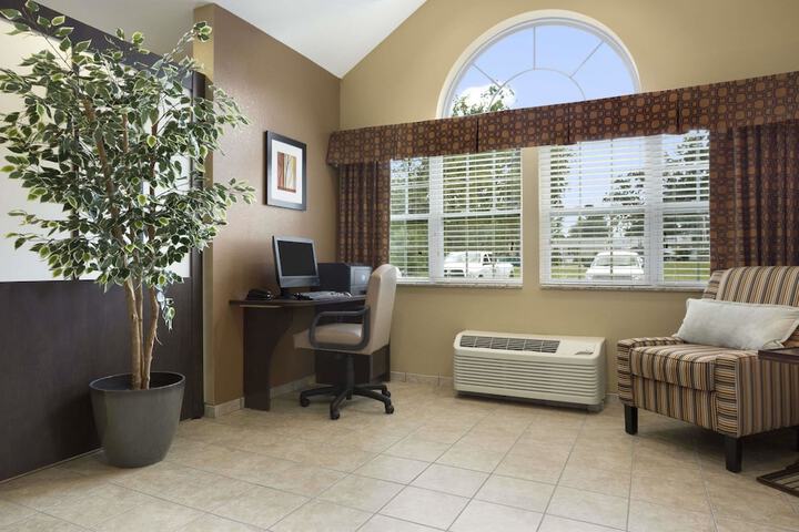 Microtel Inn & Suites by Wyndham Carrollton