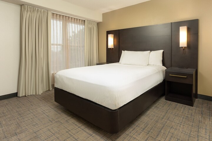 Room 25 of 60