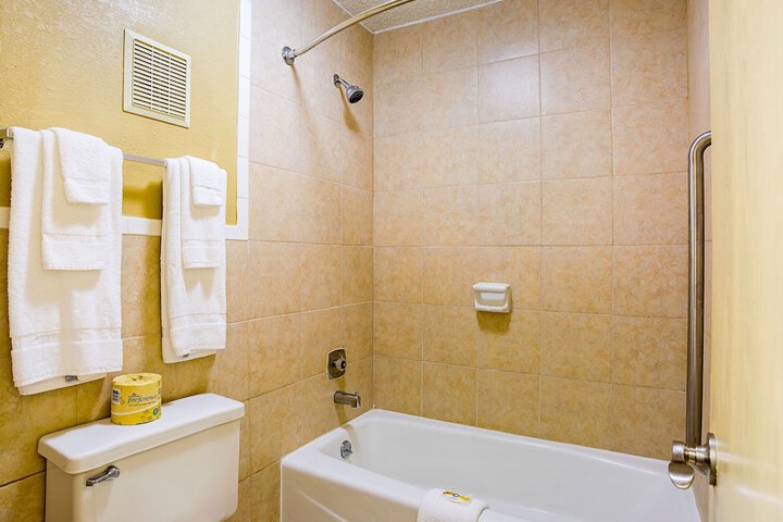 Room 10 of 27