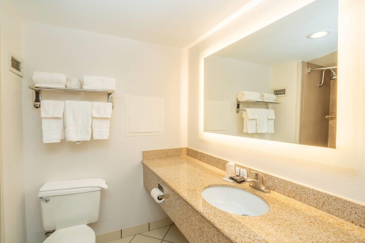 Elimwood Hotel a Ramada by Wyndham