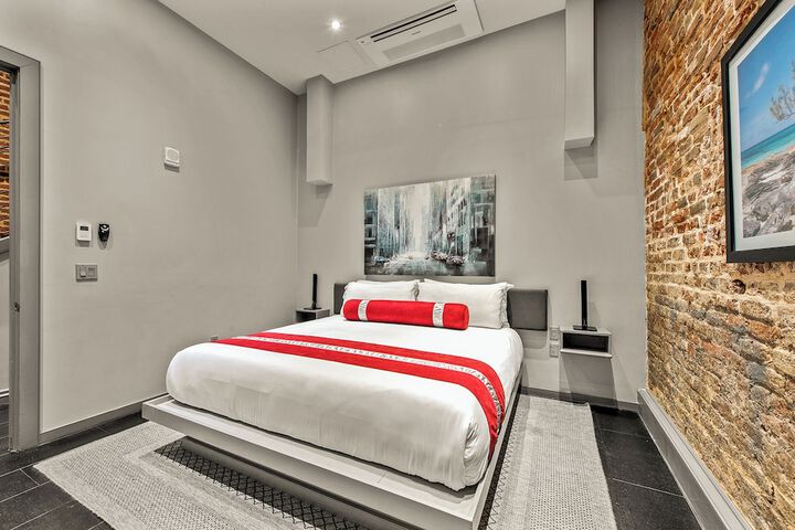 Room 304 of 488