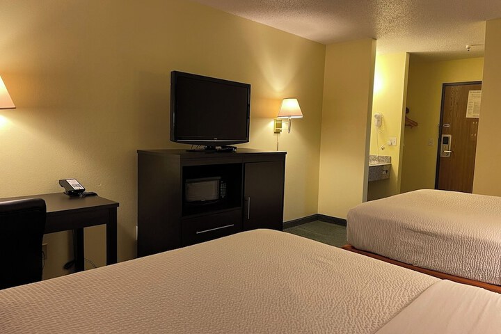 Super 8 by Wyndham Colby