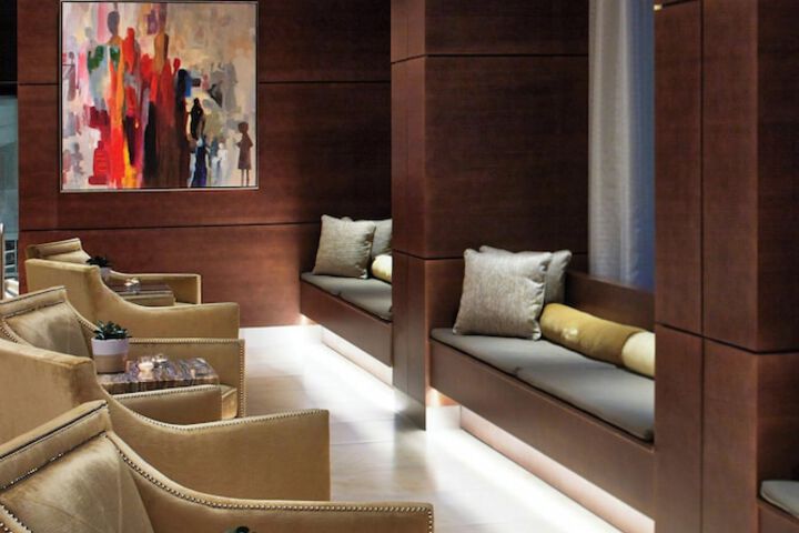 Lounge 40 of 49
