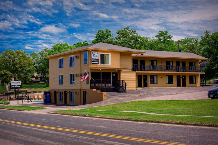 Natura Vue Resort & Boathouse