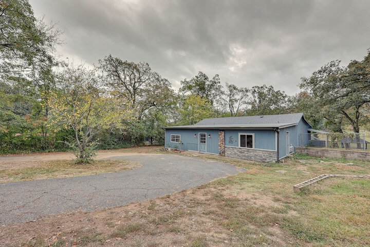 Spacious Hot Springs Lakehouse on Lake Hamilton!