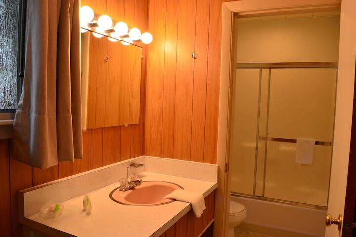 Room 32 of 47