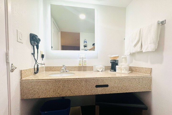 Room 65 of 92