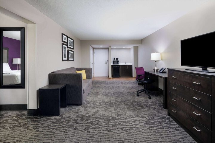 Room 10 of 29