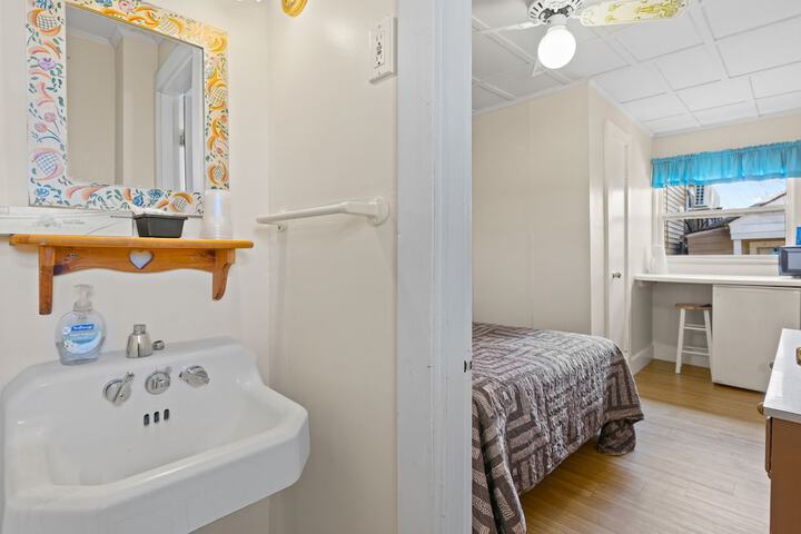 Beach Motel & Suites