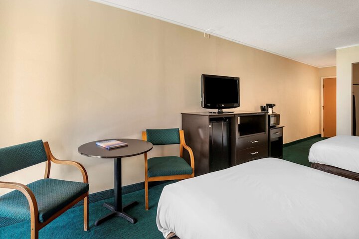 Room 13 of 30