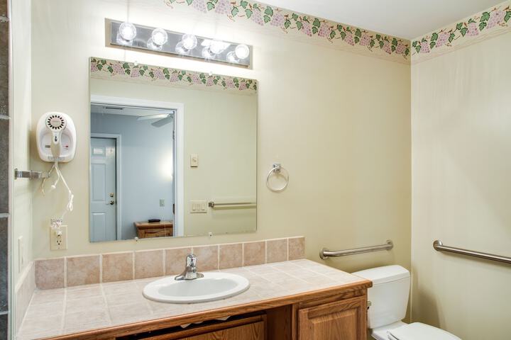 Room 40 of 102
