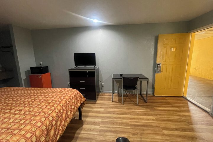 Room 13 of 24
