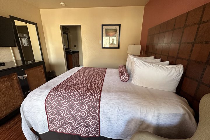 Room 33 of 38