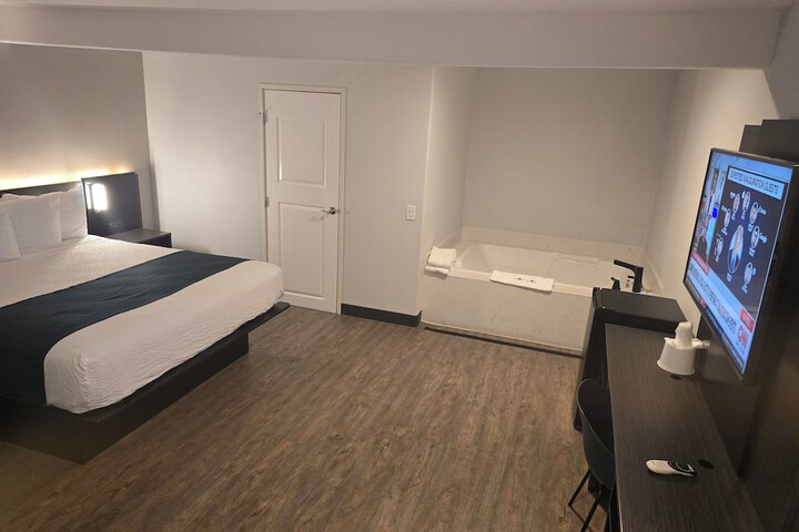 Room 14 of 18