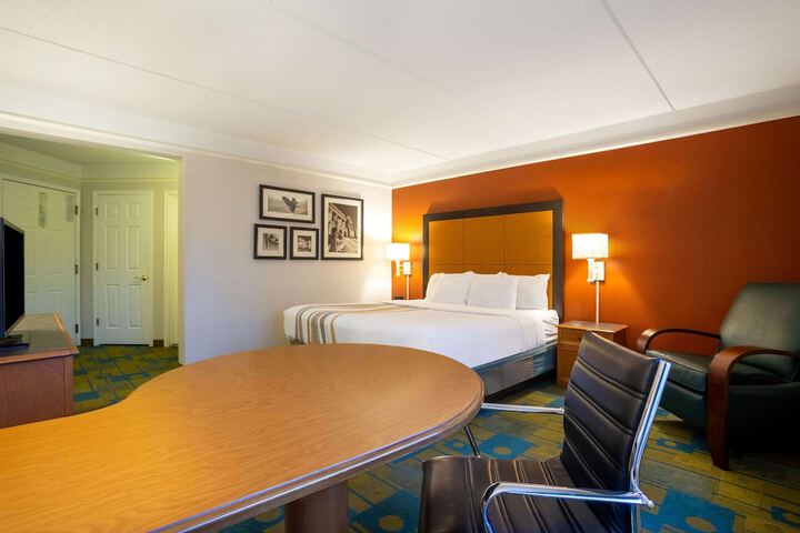 Room 9 of 30