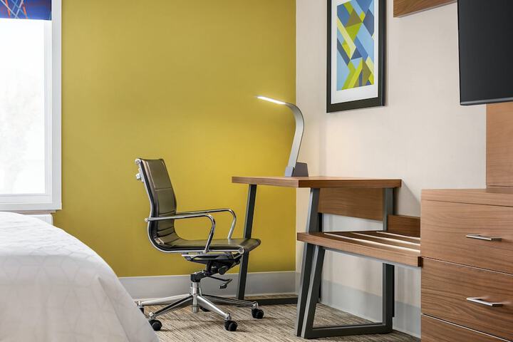 Holiday Inn Express & Suites Philadelphia - Mt. Laurel by IHG