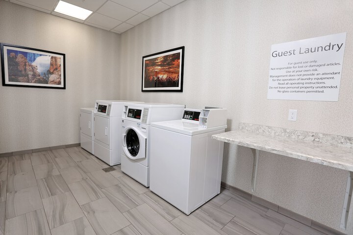 Holiday Inn & Suites Sioux Falls - Airport by IHG
