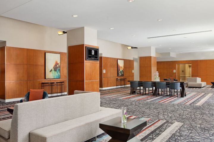 Embassy Suites by Hilton Chicago Downtown Magnificent Mile