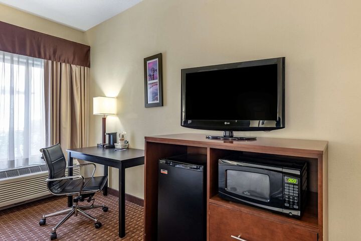 Comfort Inn & Suites Warsaw near US-30