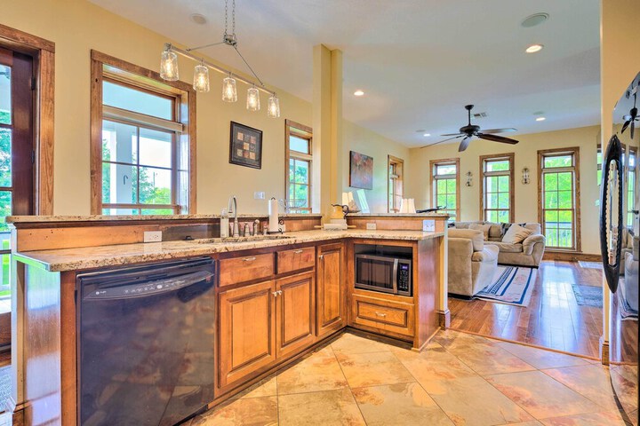 Bright Waveland Home - Walk to Beach Access!