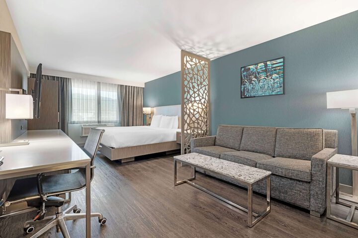 Room 15 of 34