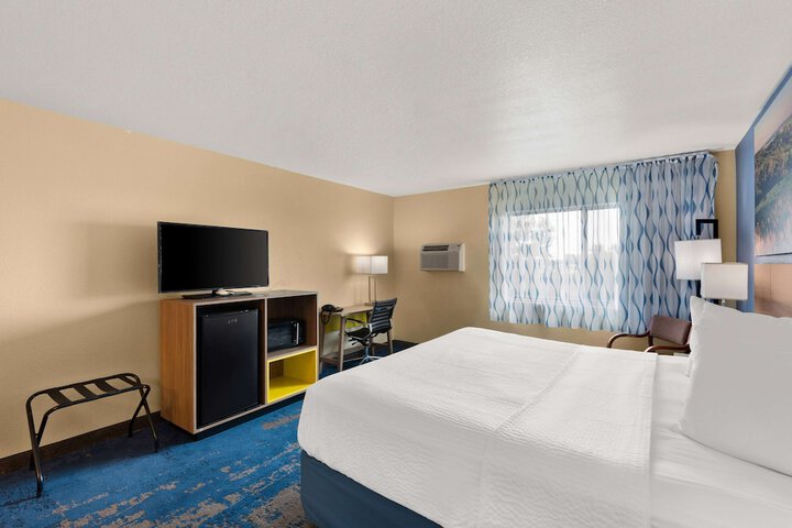 Days Inn by Wyndham Newton