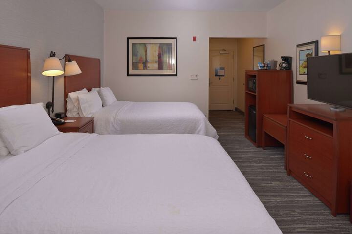 Hampton Inn & Suites Bakersfield North-Airport