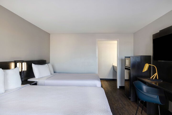 Room 14 of 18