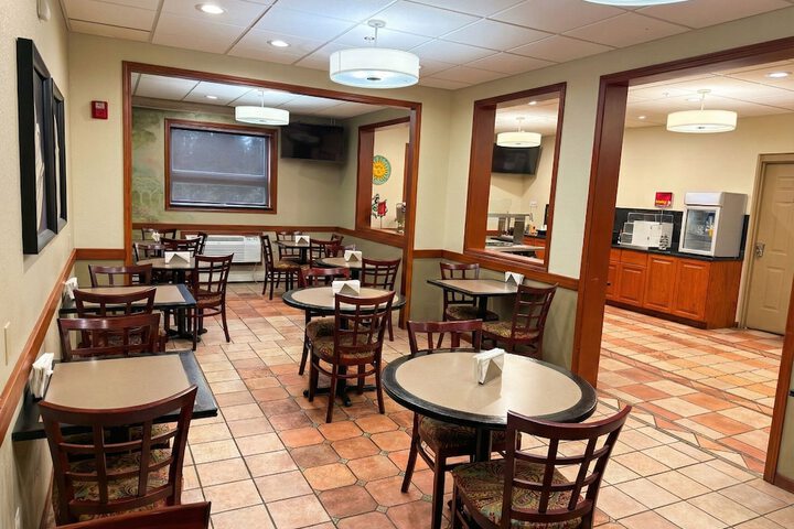 Best Western Plus Sandusky Hotel & Suites