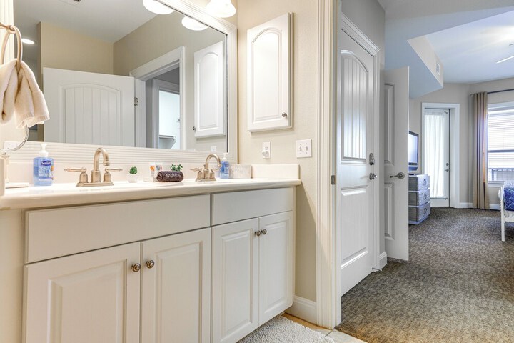 Lake LBJ Condo w / Private Balcony Lake Views