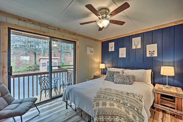 1 Mi to Skiing: Beech Mountain Condo w / Fireplace!