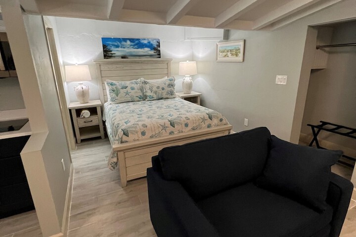 Tarpon Tale Inn