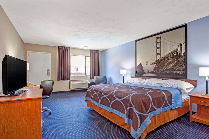 Super 8 by Wyndham Albany / Corvallis