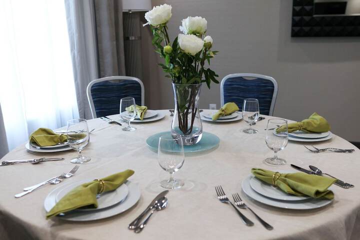 Dining 49 of 61