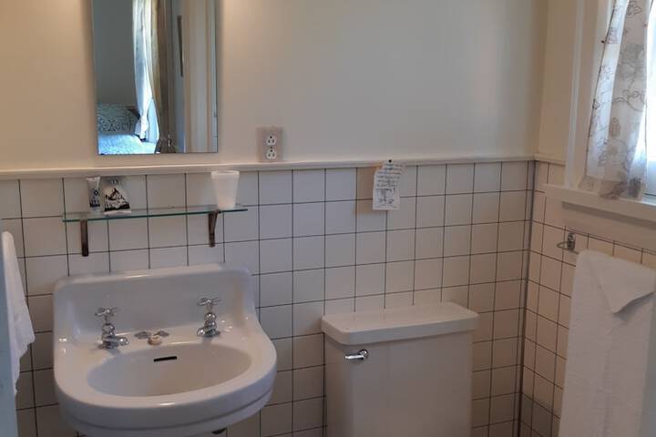 Room 162 of 215