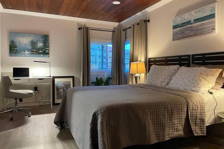 Shares View Luxury Apt