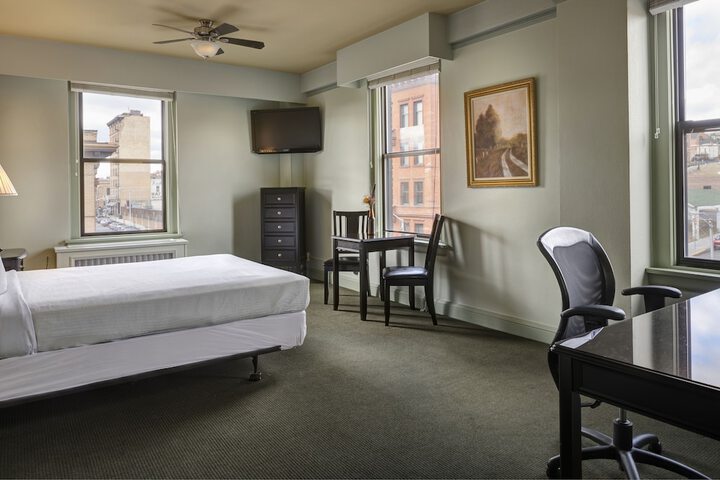 Room 27 of 46