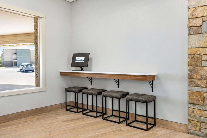 Business Center 68 of 72