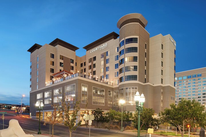 Hotel 2 of 51