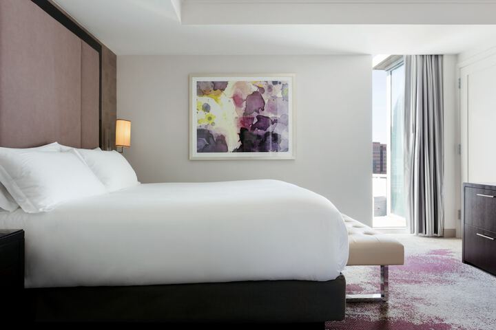 Room 33 of 60