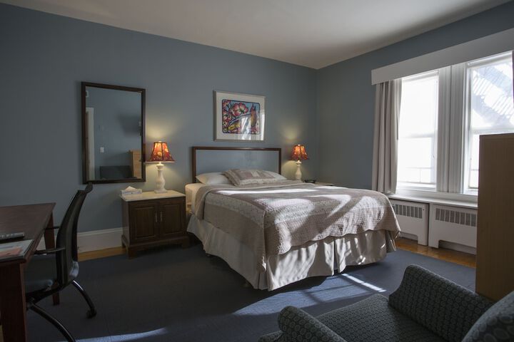 Room 27 of 38