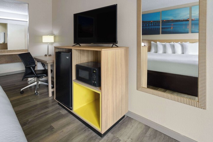 Room 17 of 26