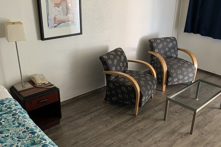 Room 27 of 71