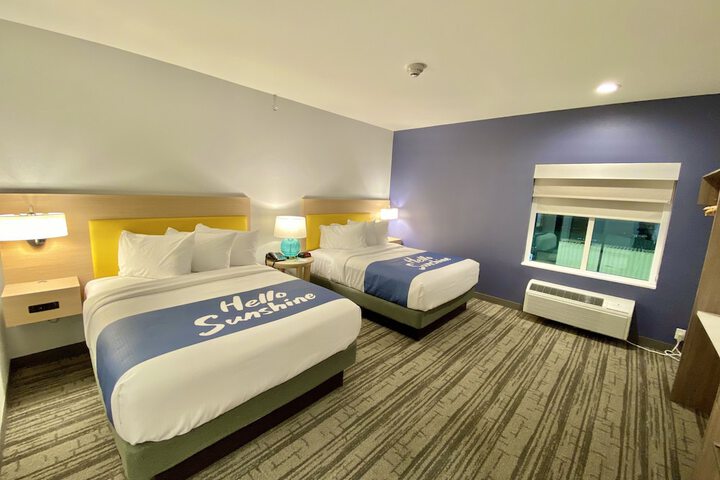 Days Inn & Suites by Wyndham Beaumont West / I-10 & Walden