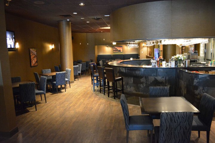Lounge 42 of 46