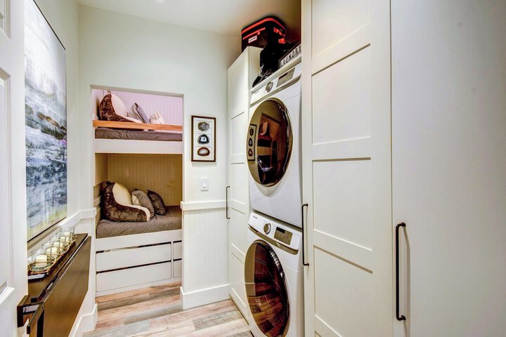 Modern Condo + Golf Course View Near Hiking!